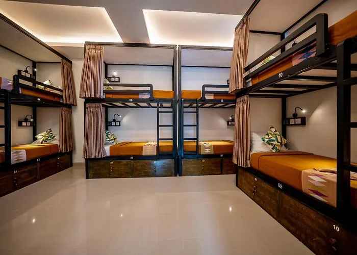 Hostel The Moon Batununggul